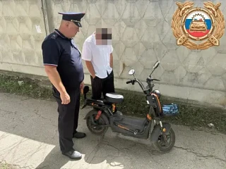В Самарской области юного самокатчика застали за опасной ездой по тротуару