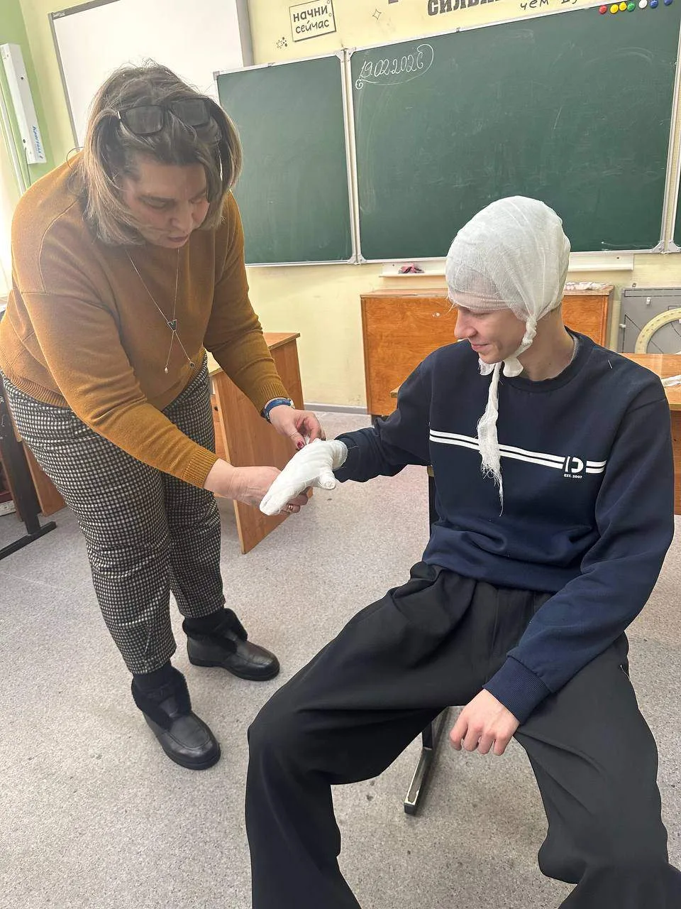 Курс молодого бойца в 10Б: готовимся к защите Отечества! 💪🔥 В преддверии Дня защитника Отечества на 