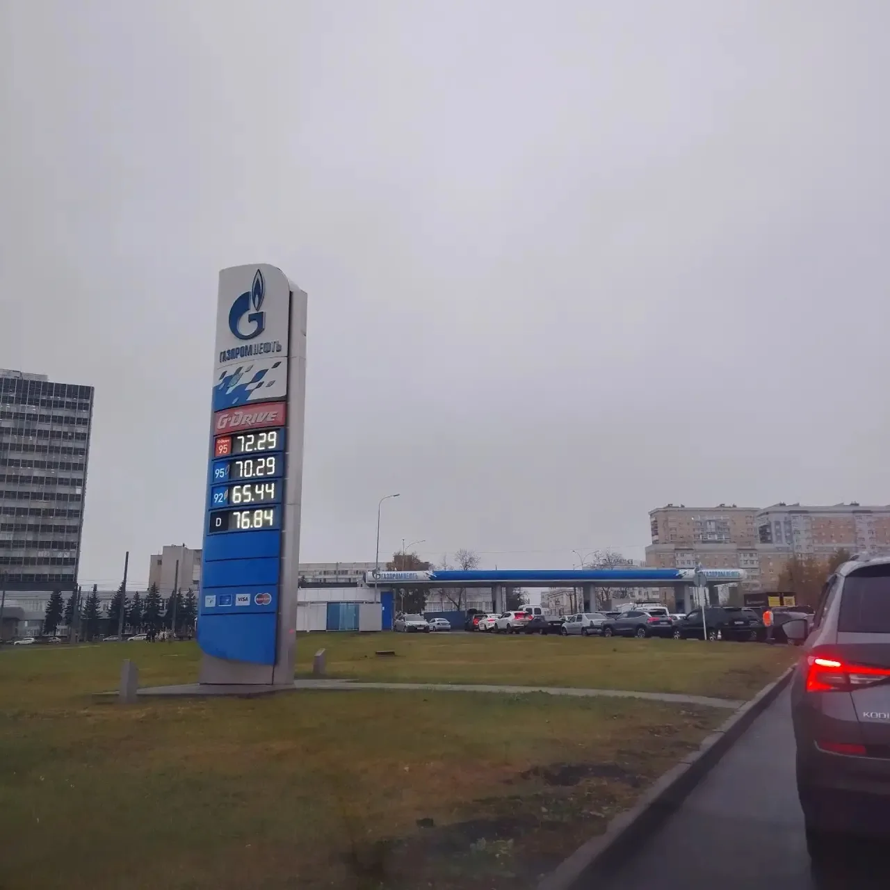 Газпромнефть, Комсомольская площадь