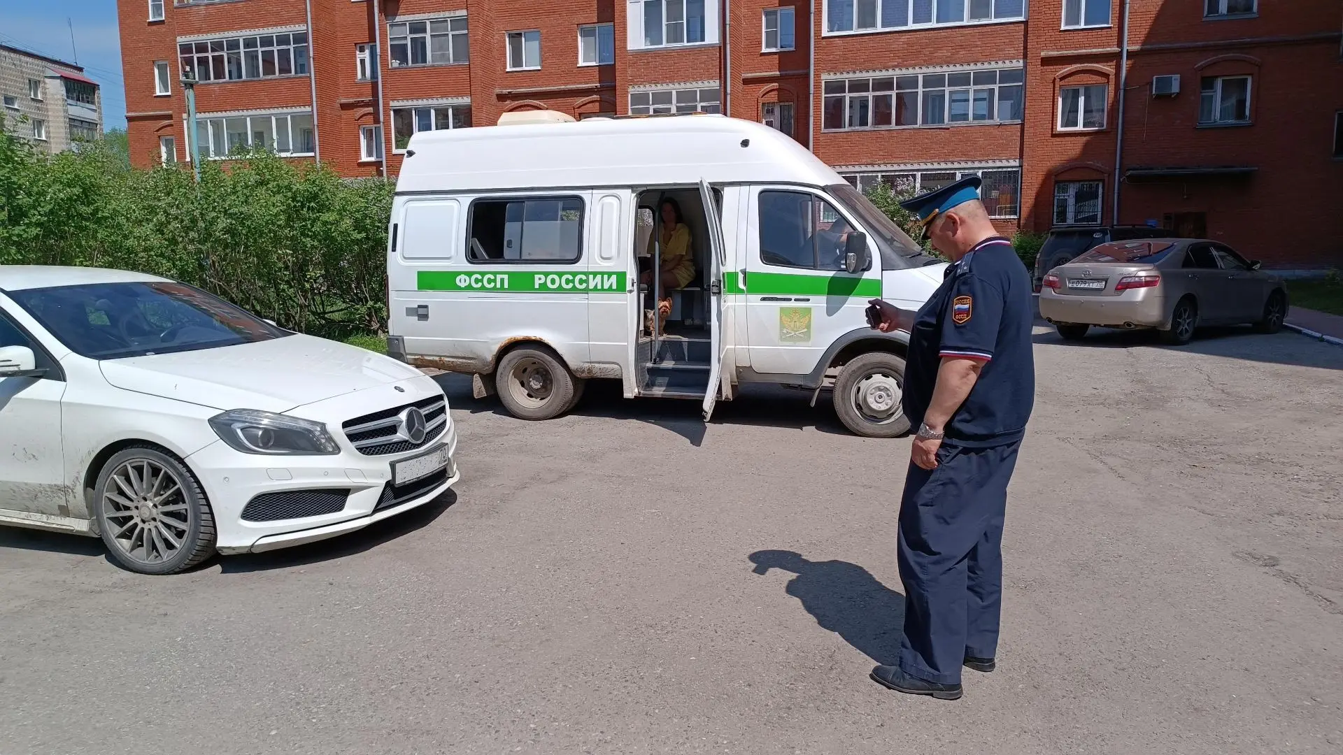 Группа по наложению арестов на автотранспорт провела рейд по адресам должников, а также по парковкам