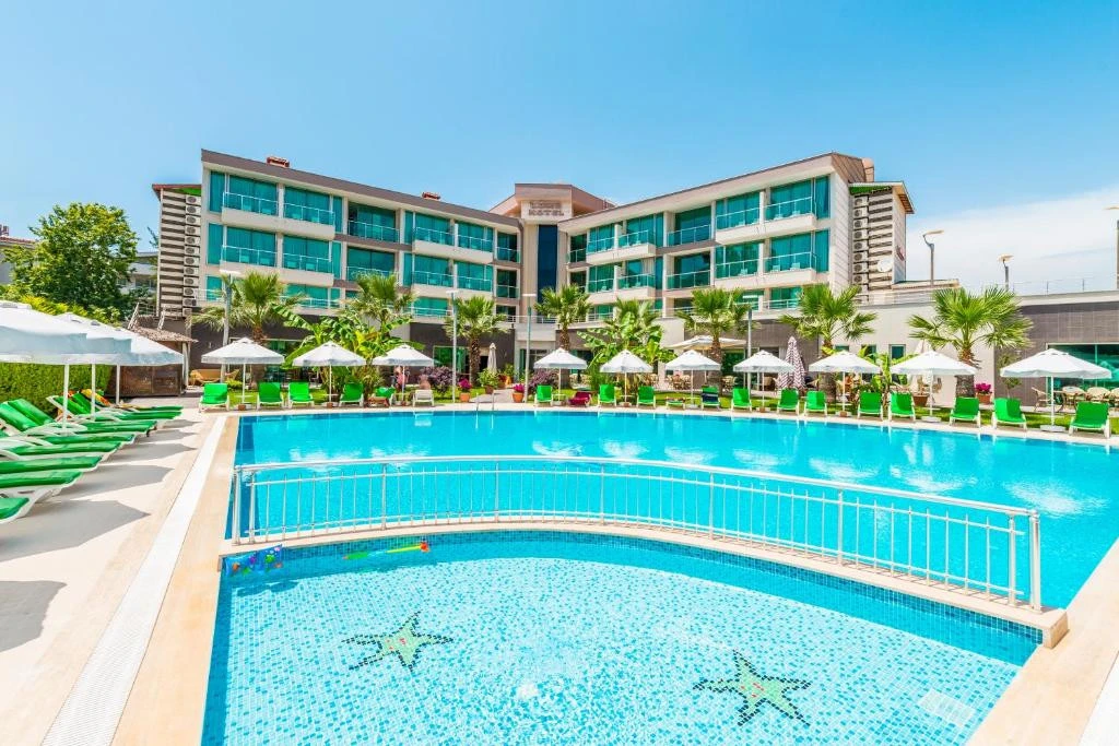 Отель LOWE HOTEL 4* в Сиде ждёт вас на собственном песчаном пляже с бесплатным шаттлом,...