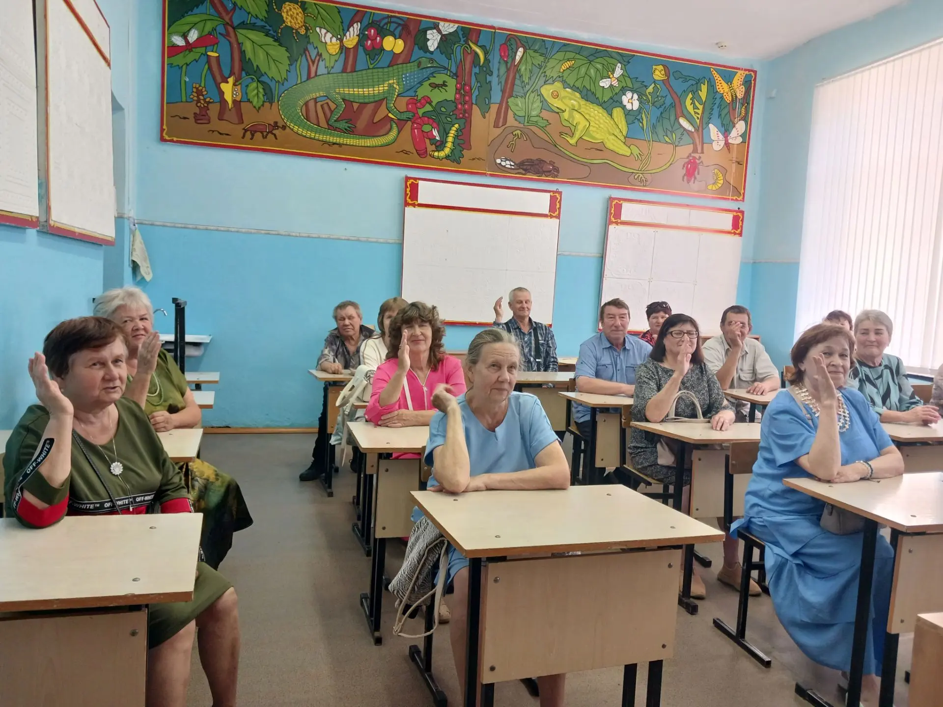 🎉18 июля, в день рождения нашего села, школа встречала гостей, выпускников 1971 и 1976 годов.
👨‍🏫