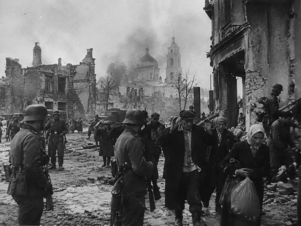 Осенью 1941 года немецко-фашистские войска захватили Орёл. Город почти два года находил...