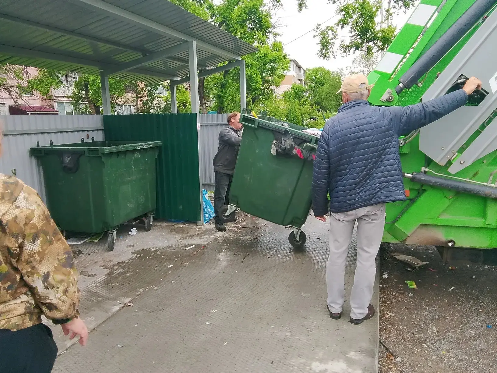 💪💪💪
Работы по благоустройству в селах Черниговского муниципального округа продолжаются в непрерыв