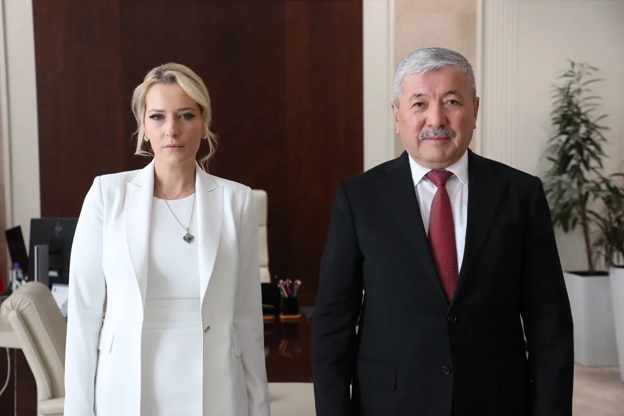 Провела встречу с председателем Кабинета министров Киргизской Республики Адылбеком Касы...