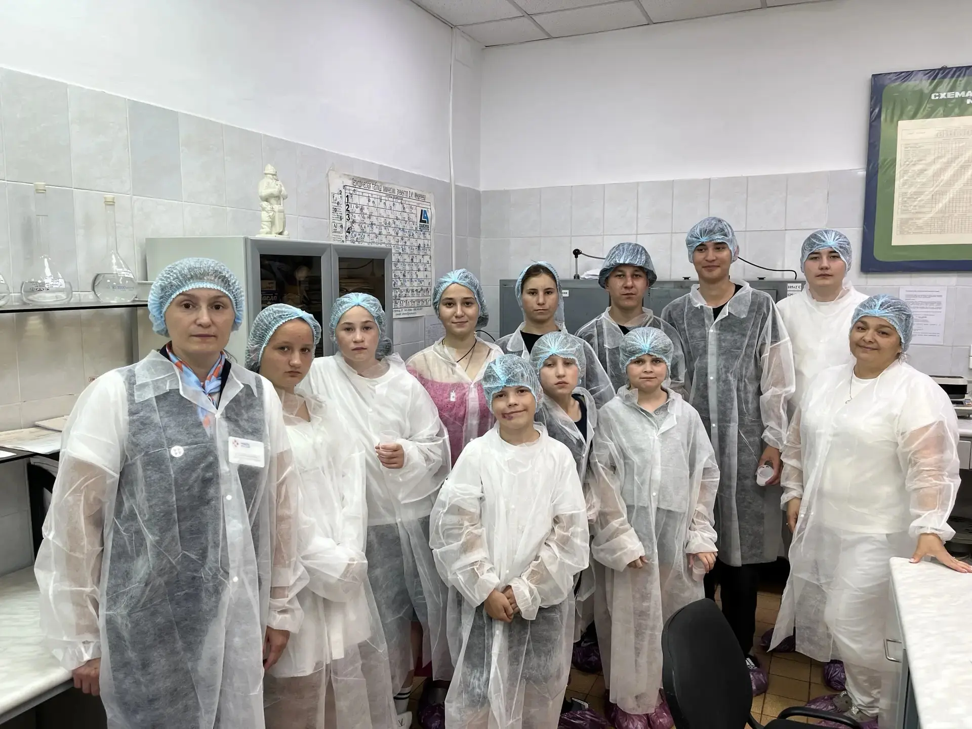 🏭🥛Мы сегодня отправились на экскурсию на молочный завод, и это было просто потрясающе.