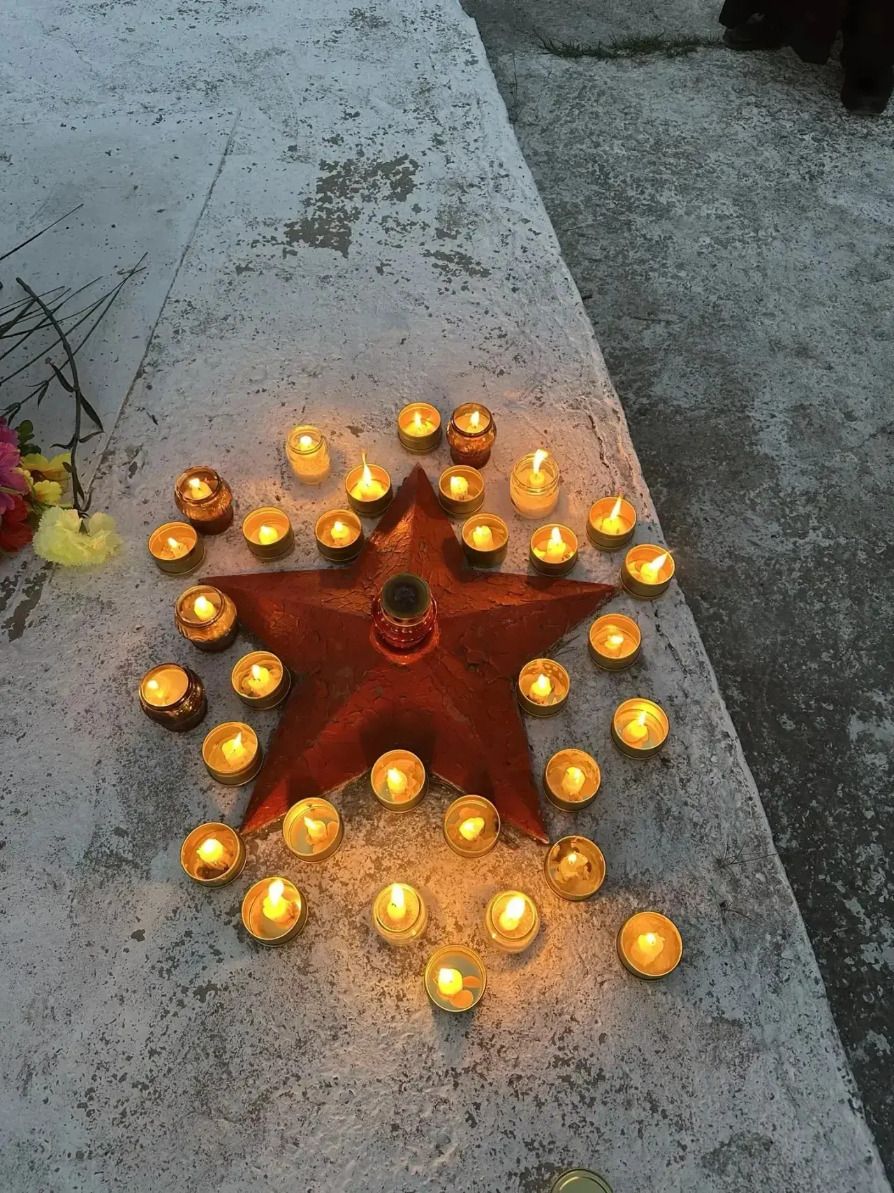 🕯В День Памяти и скорби в селе Маяк зажгли Свечи Памяти, почтили минутой молчания воинов-односельча