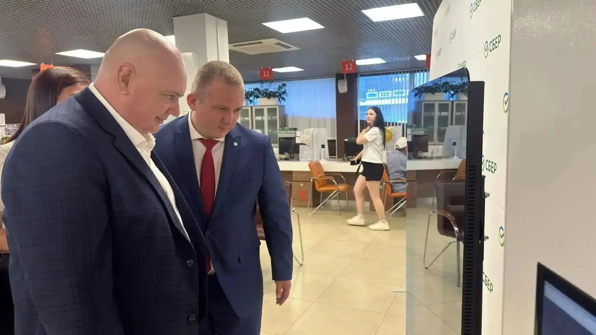 ✅В центральном офисе МФЦ Луганска теперь можно не только оформить документы, но и прове...