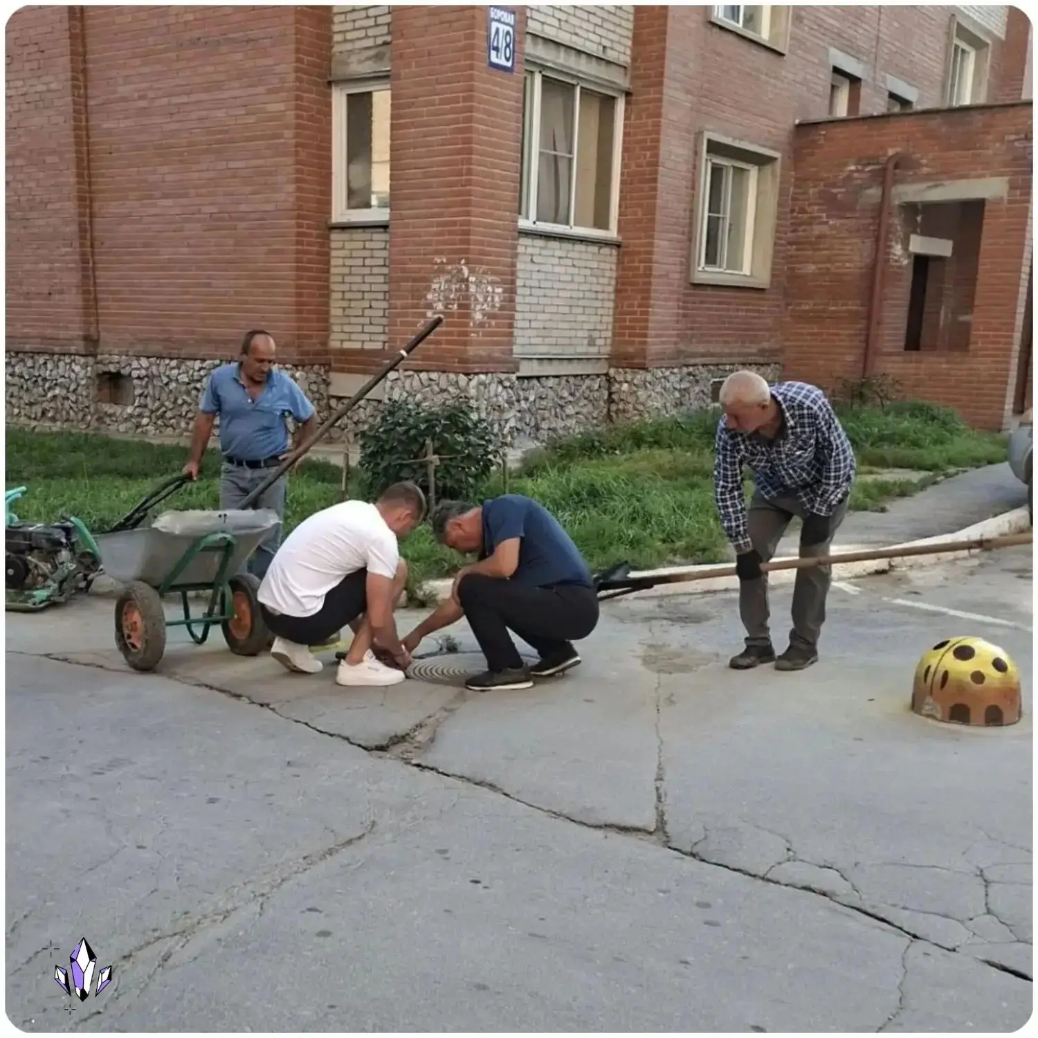 Вчера был произведён ямочный ремонт придомовых территорий на мкрн Молодёжный 😍