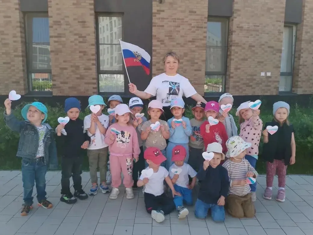 🇷🇺 День России во 2-м корпусе МОУ «Новосельский центр» прошёл по-настоящему душевно и ярко!✨

Праз