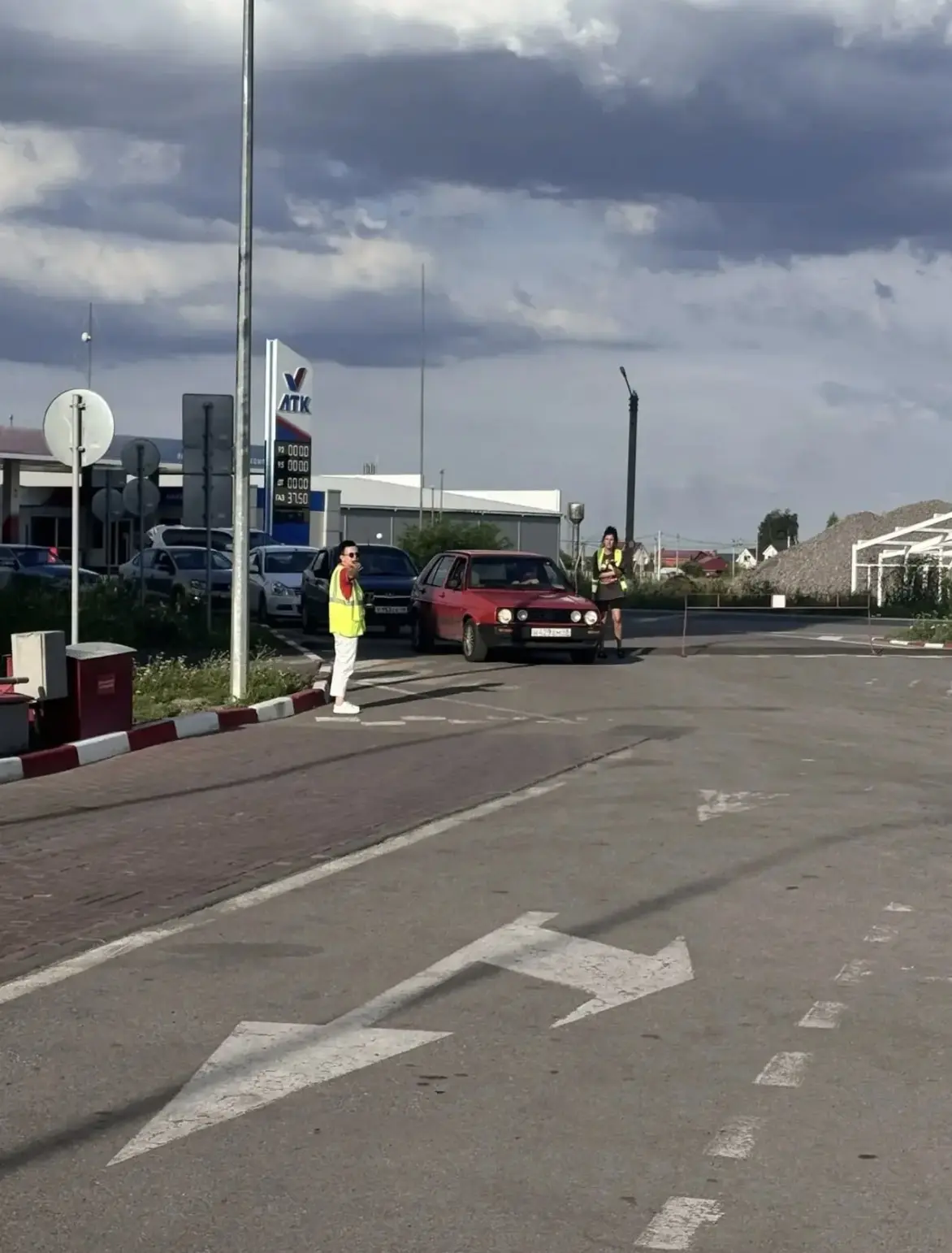 🚗⛽ Наши волонтеры снова в деле!⛽️

Друзья, спешим поделиться новостями с передовой! Сотрудники наше