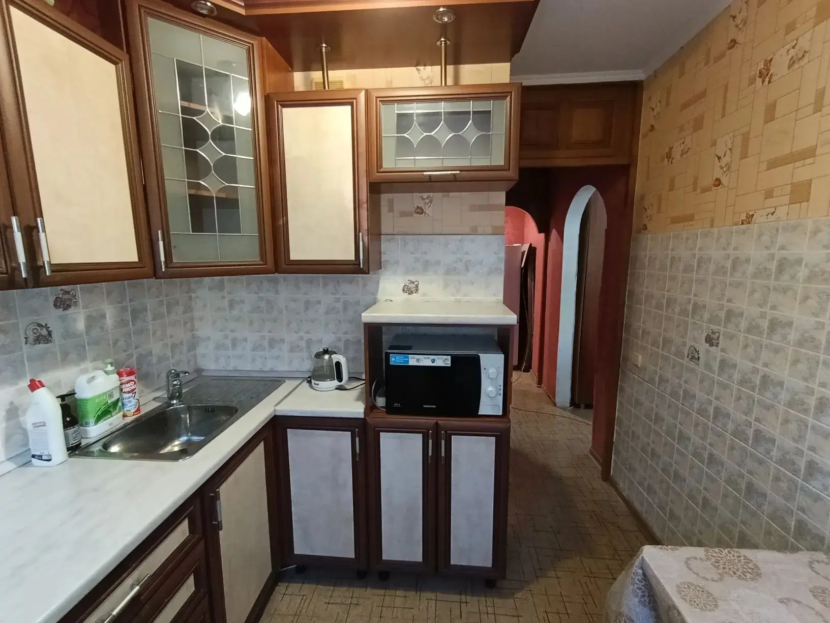 Г Казань Сдаём 1 комнатную квартиру по улице КОРОЛЕНКО, 57. ОСТАНОВКА СОЛНЫШКО Этаж 1/5 этажного дом