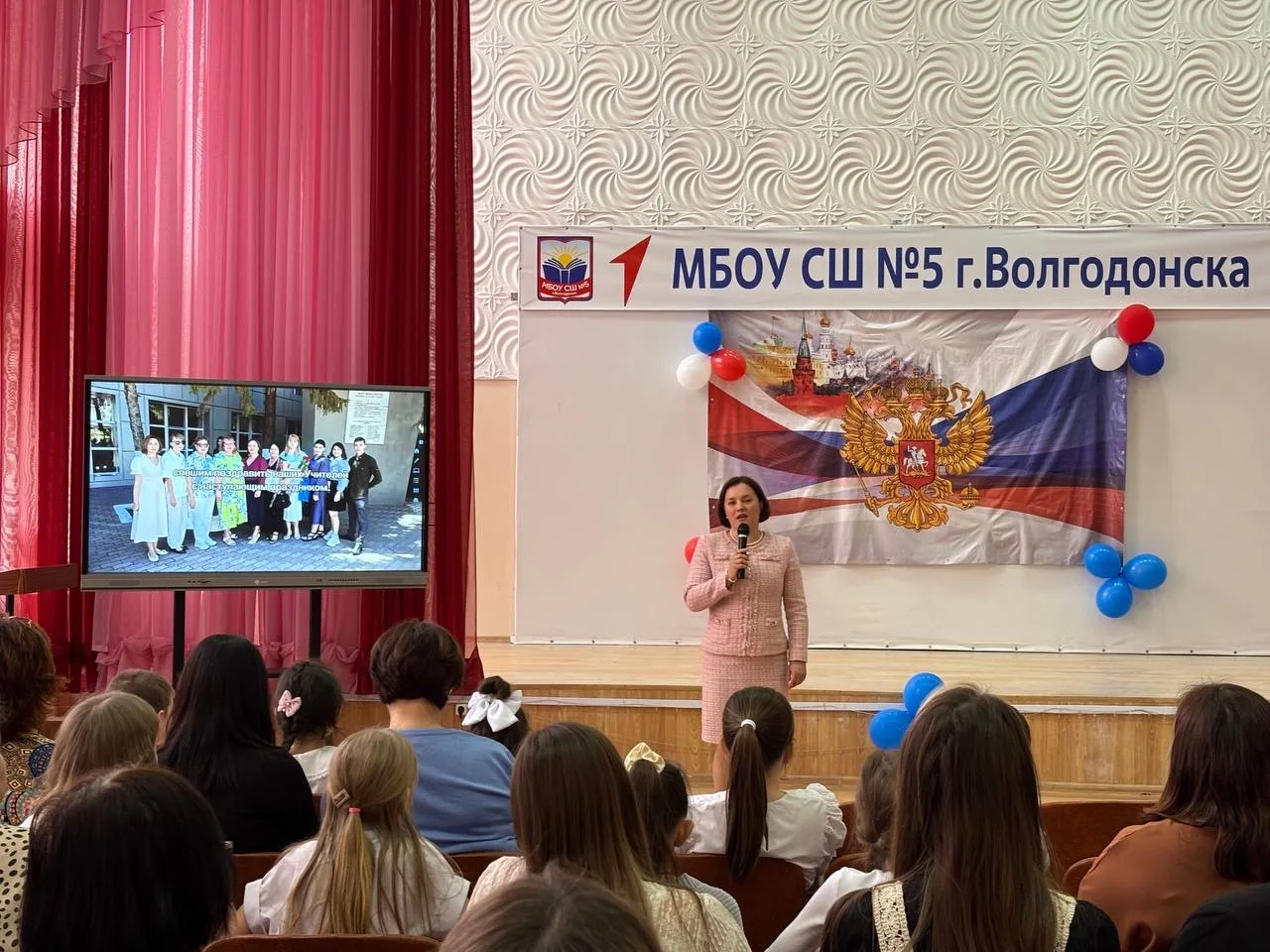 В МБОУ СШ5 г.Волгодонска был подготовлен концерт, приуроченный Международному женскому дню!🌸♥️  Ребя
