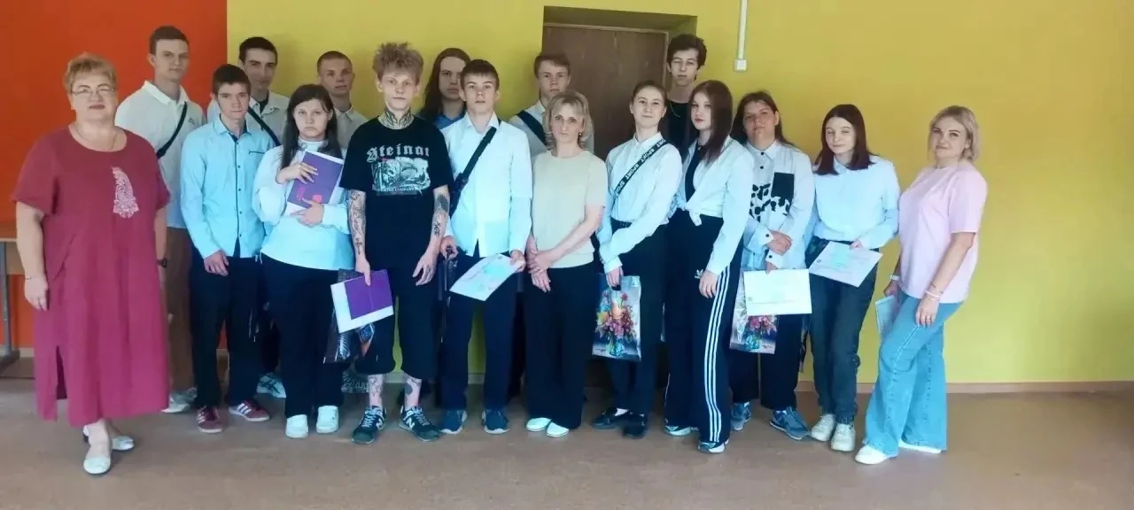 🎓✨ «В добрый путь, выпускники!» ✨🎓

Сегодня, 24 июня, в МОУ школе-интернате прошла торжественная ц