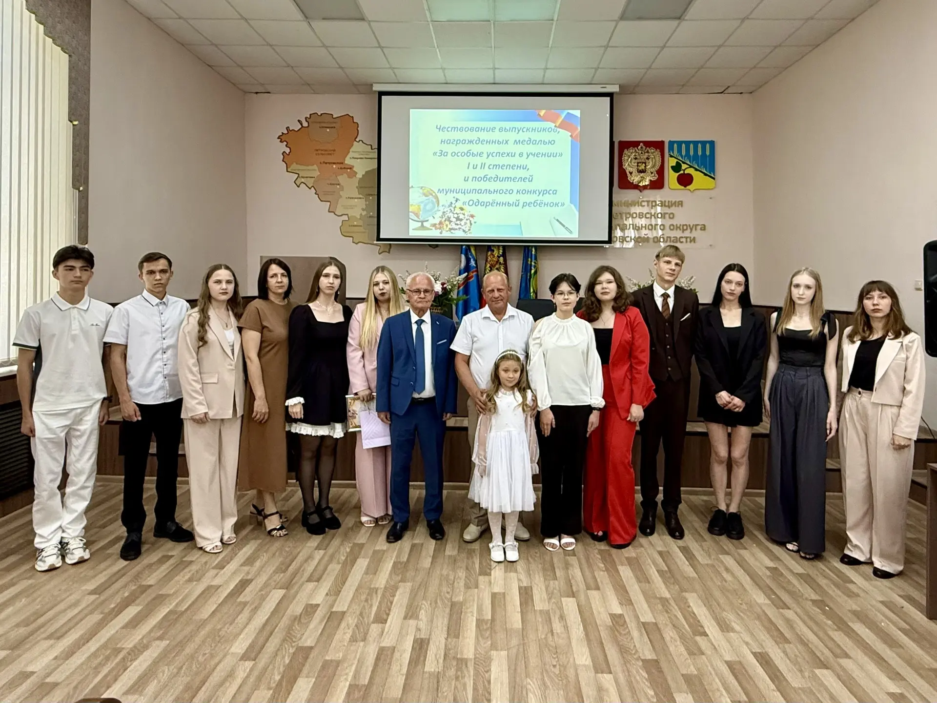 ✨В нашем округе сложилось немало хороших традиций, и одна из них — чествовать выпускник...