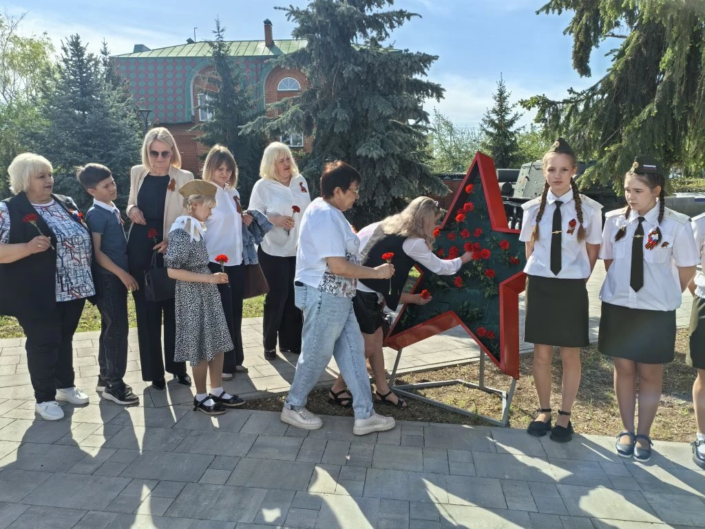 ПАТРИОТИЧЕСКАЯ АКЦИЯ "ЗВЕЗДА ПОБЕДЫ"⭐⭐⭐⭐⭐⭐⭐  9️⃣ мая педагоги и учащиеся нашей школы🏫 приняли участи