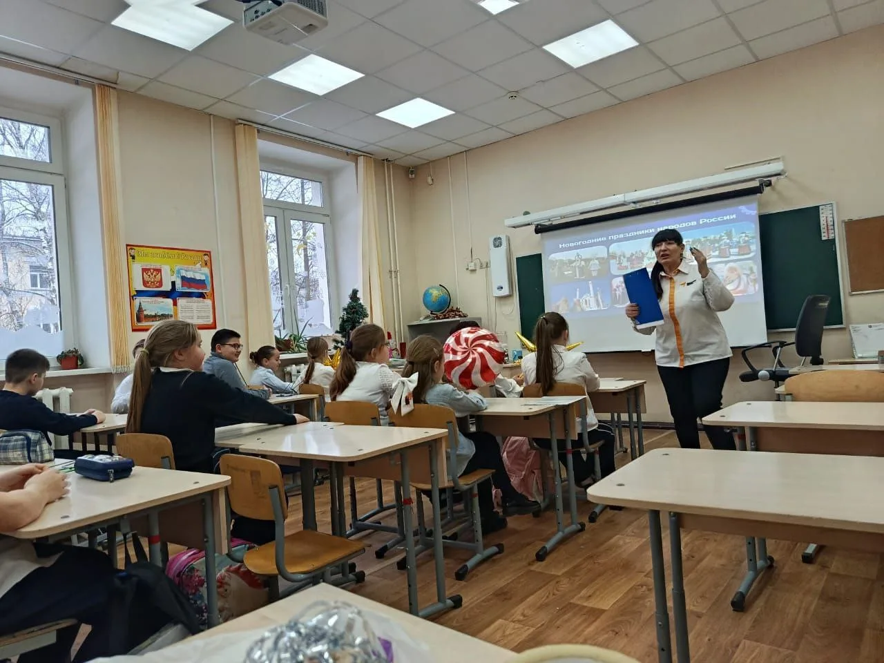 А мы бы хотели вспомнить, как это было ...  🎄✨ В преддверии новогодних праздников в лицее состоялось