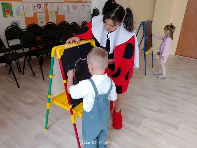 Наступил сентябрь, а вместе с ним и самый первый праздник в новом учебном году -  День ...