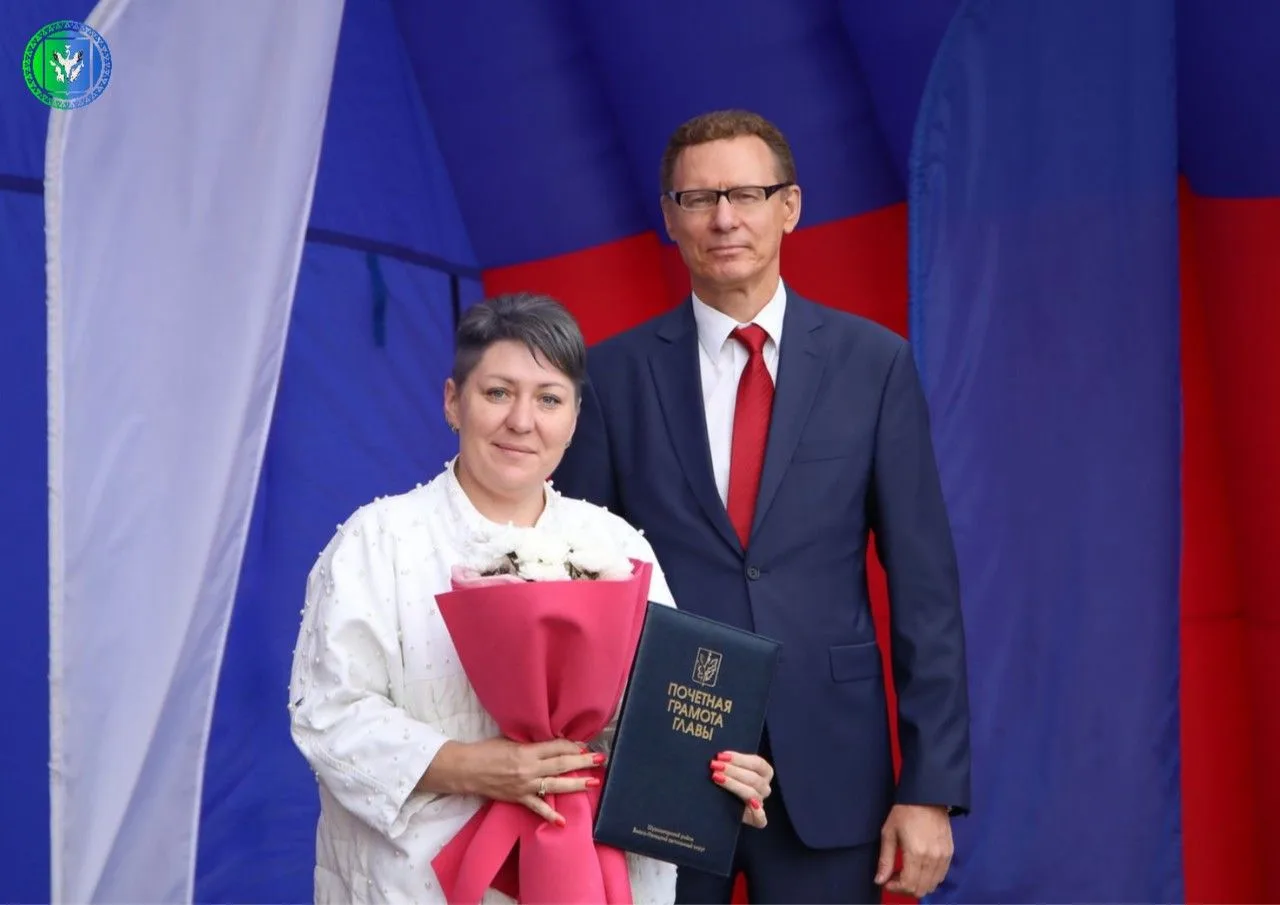 День Государственного флага встретили на центральной площади Мужей 🇷🇺