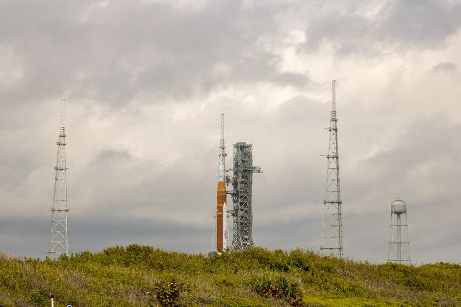 Лунная гонка 2.0: почему NASA снова тормозит?