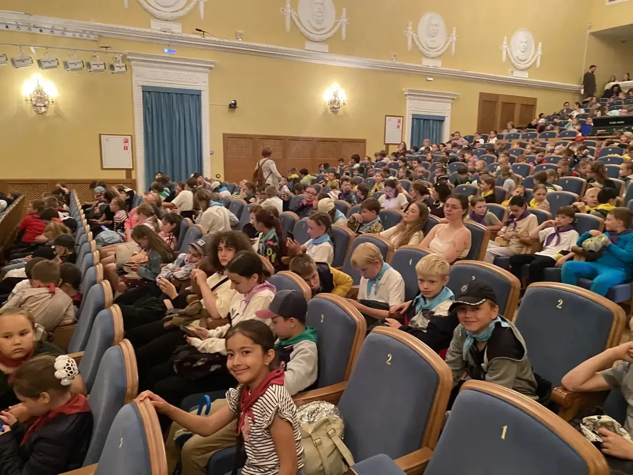 Вчера ГОЛ побывали в филармонии на «Празднике непослушания» — это было по‑настоящему волшебно! ✨

Си