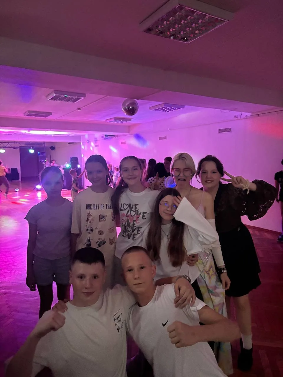Первая дискотека второй смены состоялась! 💃Натанцевались, напелись, теперь желаем всем доброй ночи 