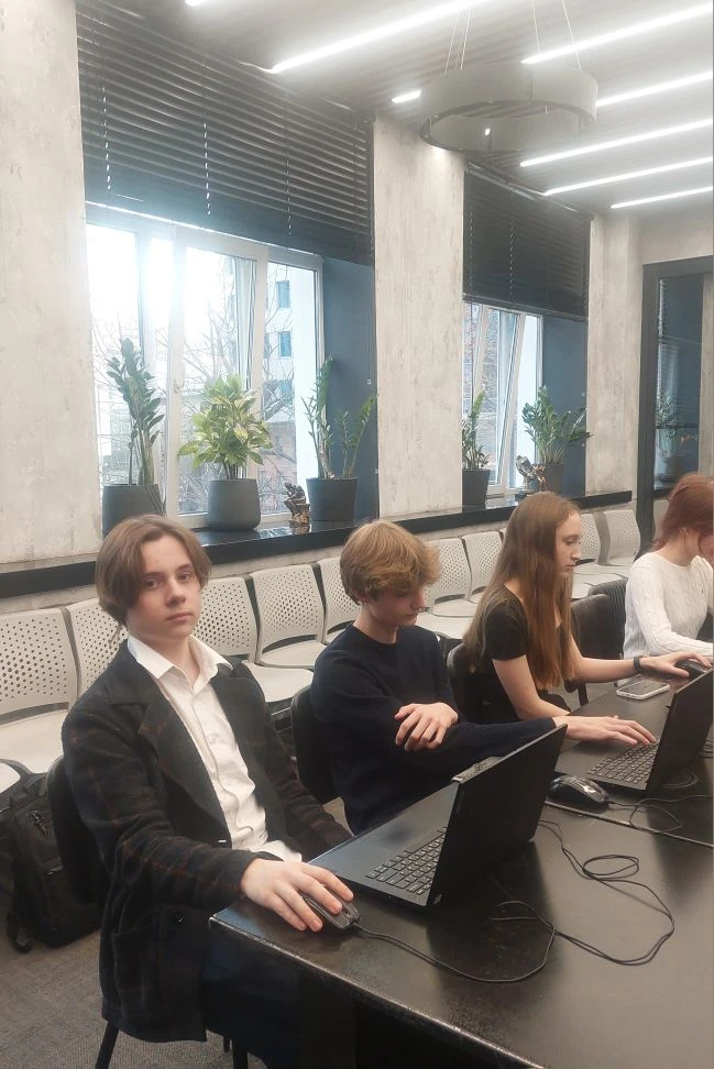 📌 Городской проект  🧑‍🍳 Наши девятиклассники посетили флагманский центр "Профессии будущего", где не