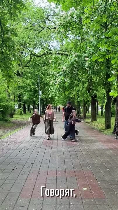 НЕ НАДО БЫТЬ ГЕРОЕМ, ЧТОБЫ СОБРАТЬ СЕМЬЮ НА КОНЦЕРТ. ДОСТАТОЧНО БЫТЬ ПОЛЬЗОВАТЕЛЕМ MAX.