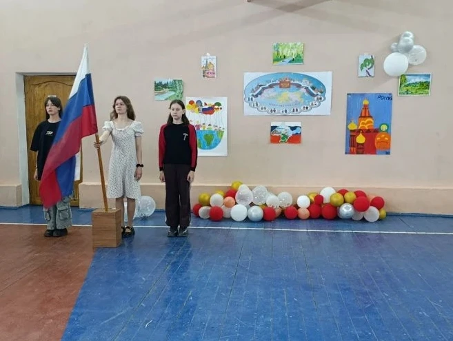 Торжественное открытие лагерной смены в «Россиянке»: день, который объединил сердца!
В летнем лагере