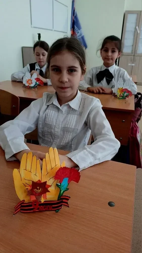 🕊️ Урок памяти и творчества во 2 «Ж» классе! Ребята начали подготовку ко Дню Победы на уроках труда: