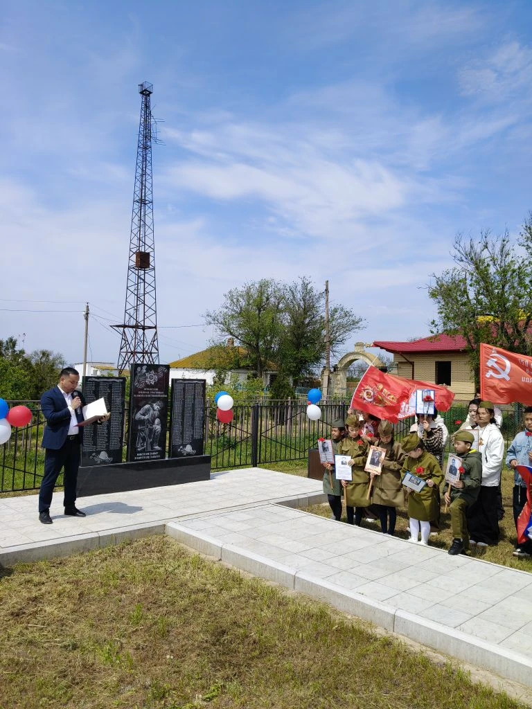 В посёлке состоялся торжественный митинг «Живите в памяти, герои-земляки», посвящённый ...