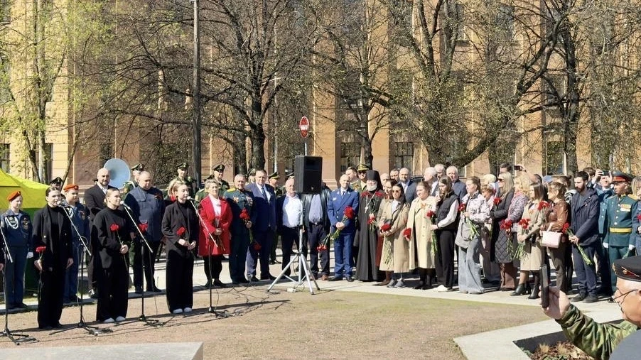 В преддверии Дня Великой Победы состоялось торжественное возложение цветов к памятнику Юнгам Балтики