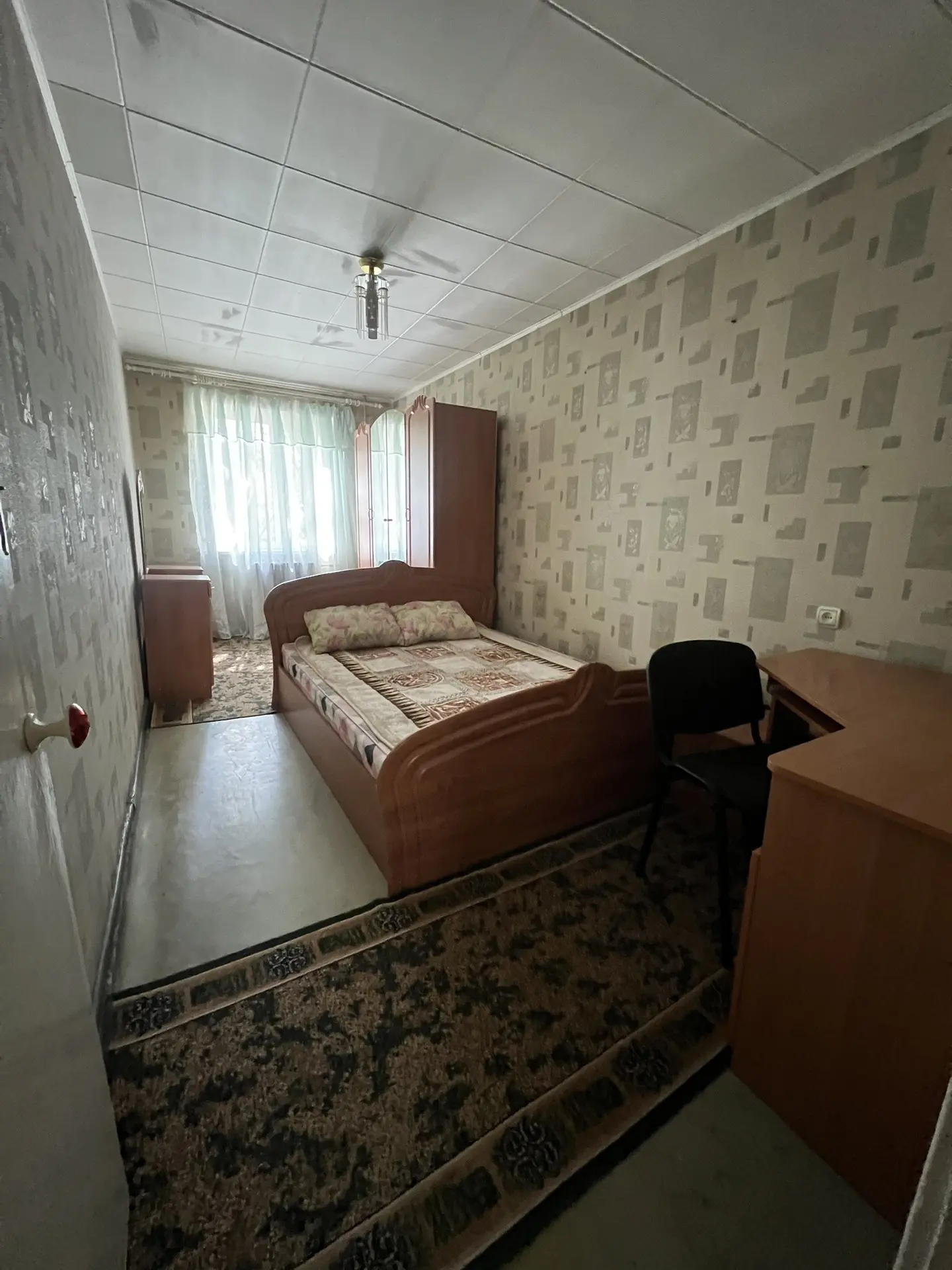 Продаю квартиру 2-х комнатную на кВ Комарова ,около кинотеатра мир ,дом 3Б.