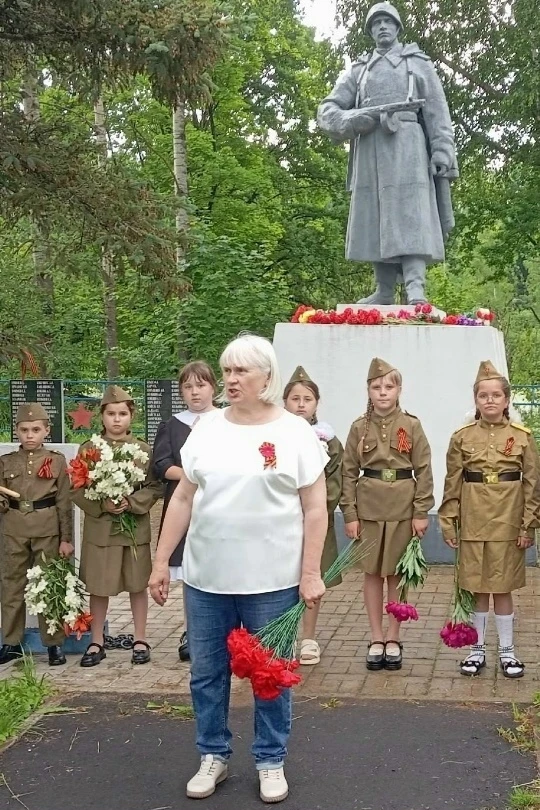 Сегодня, 22 июня, в День памяти и скорби на братском захоронении в Ущицах прошел памятный митинг "И 