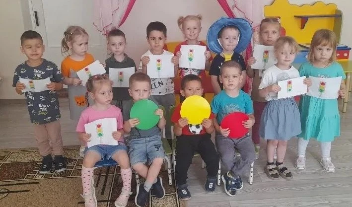 3 июля в нашей группе «Роза» прошло познавательное занятие, посвящённое Дню ГИБДД.
В игровой форме р