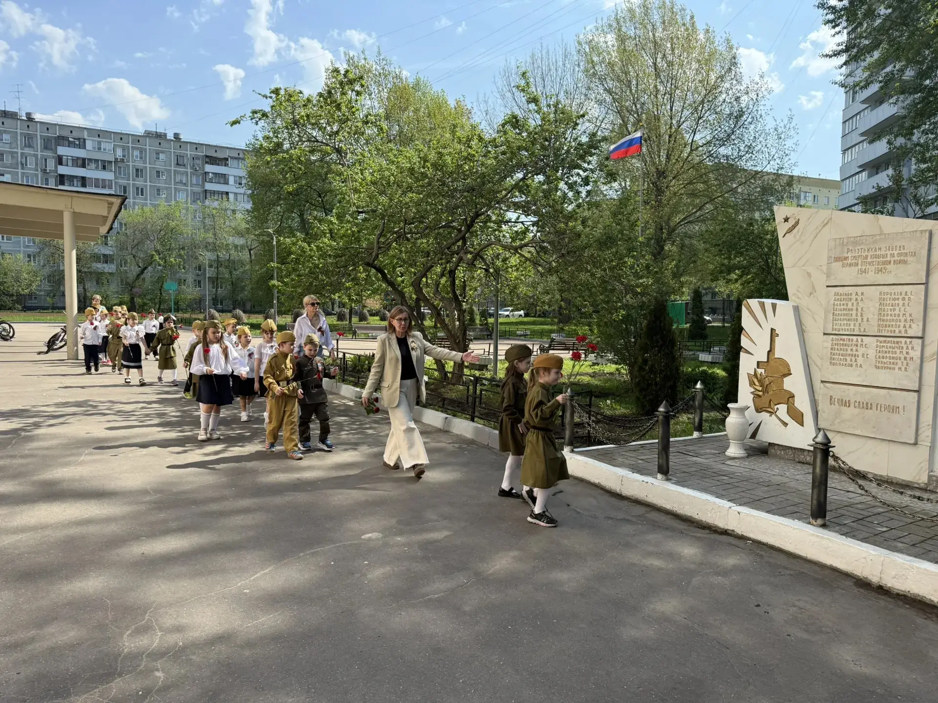 ПАМЯТЬ В СЕРДЦАХ С ДЕТСТВА  🎈 Накануне праздника Дня Победы воспитанники нашего дошкольного отделени