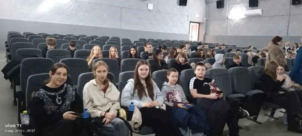 🎥 Ученики 6-8 классов посетили кинотеатр «Россия» и посмотрели фильм «Красавица»!  Ребята получили м