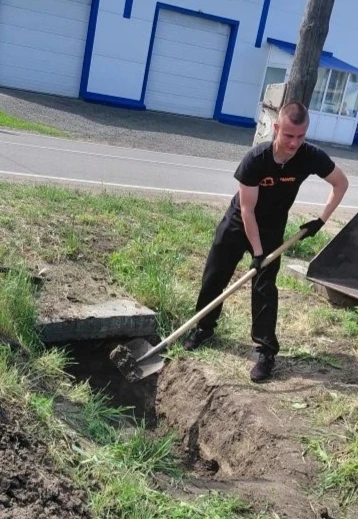 💥Жители села Звериноголовское уже не удивляются, когда видят в центре села молодых ребят  - то с ме