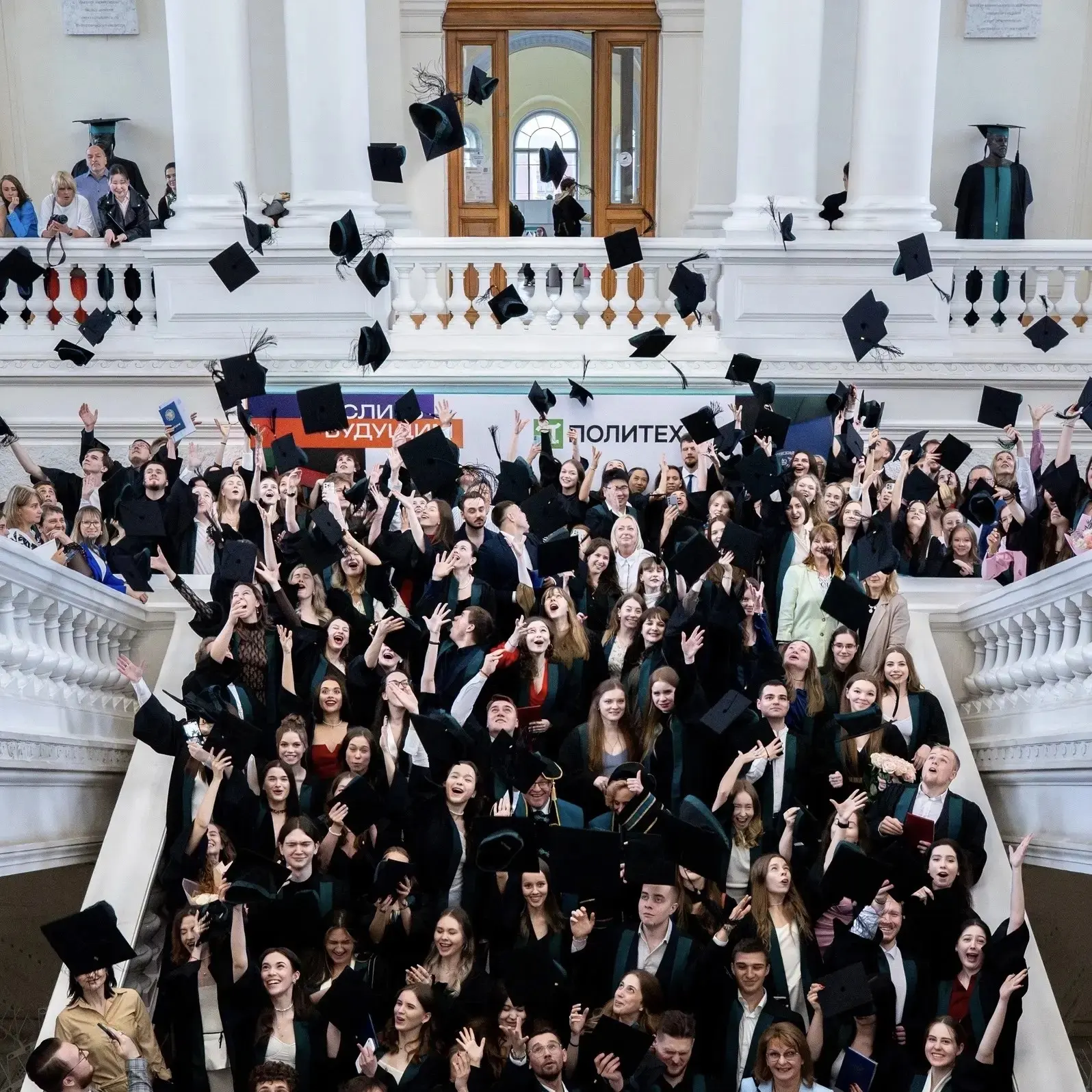 🎓 Мы ищем волонтеров на выпускные церемонии — 2026!

На главном событии лета ИПМЭиТ требуются волон