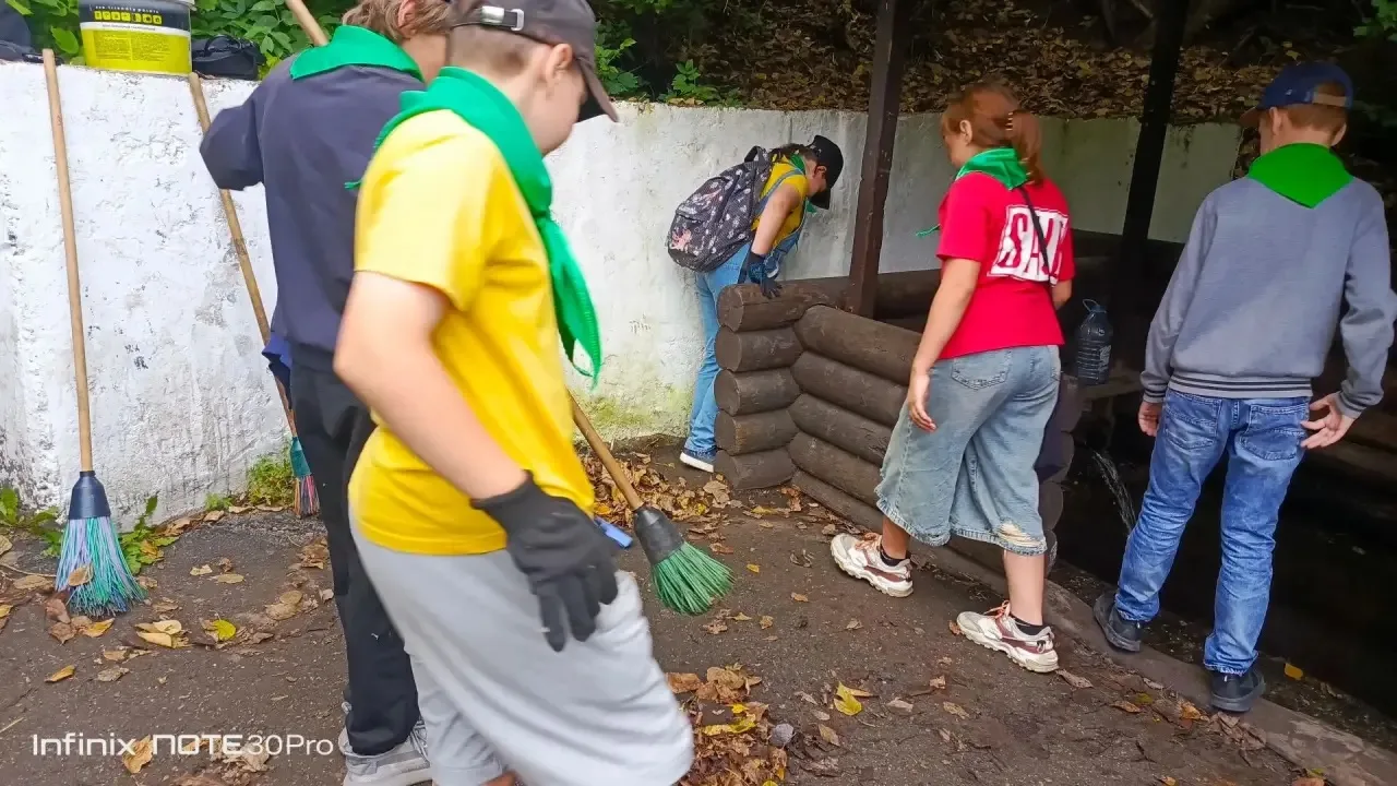 В рамках волонтерской деятельности учащиеся школы принимают участие в трудовом десанте....
