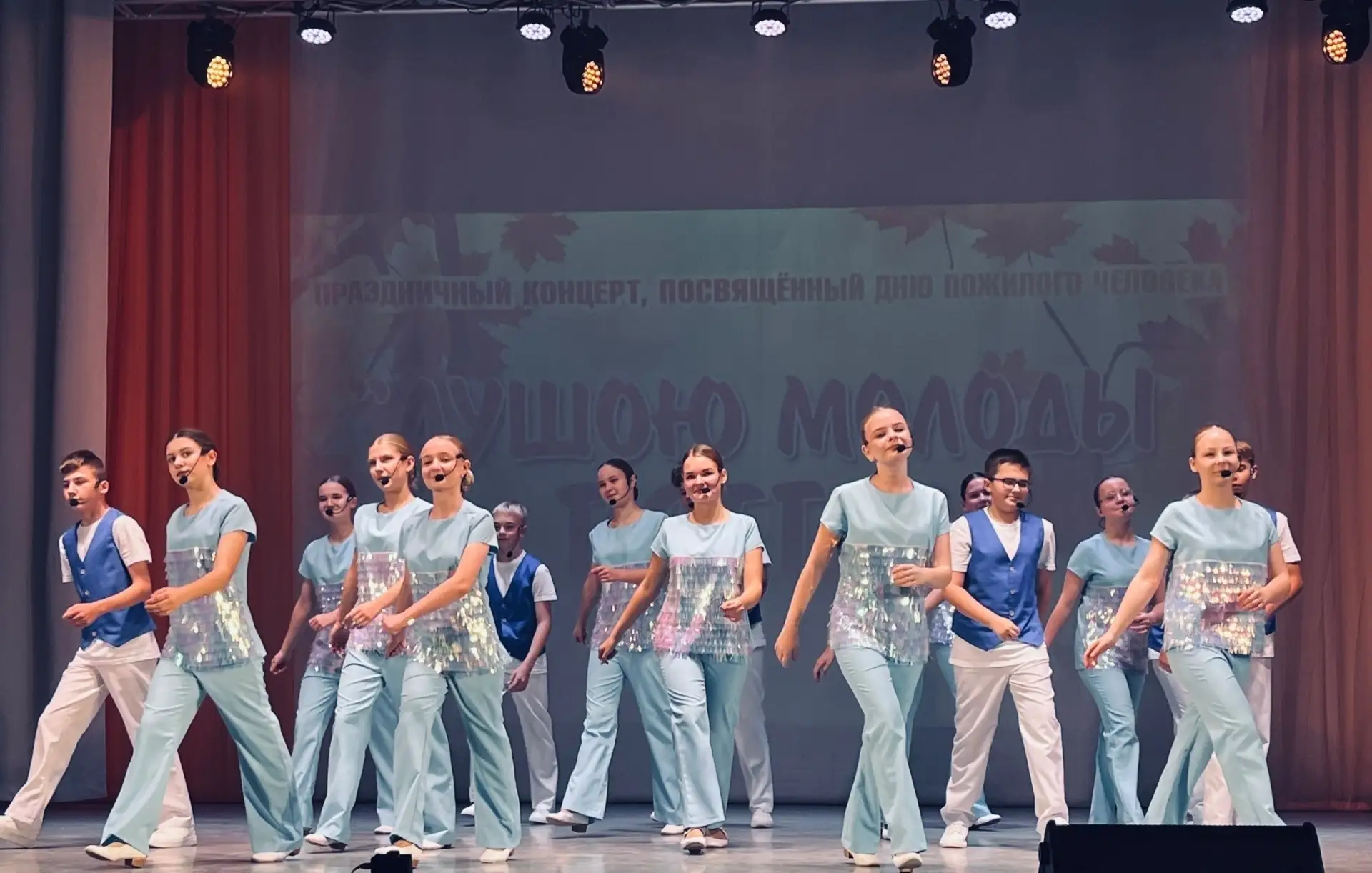 Вчера День пожилого человека отметили в Вязниках большим праздничным концертом.