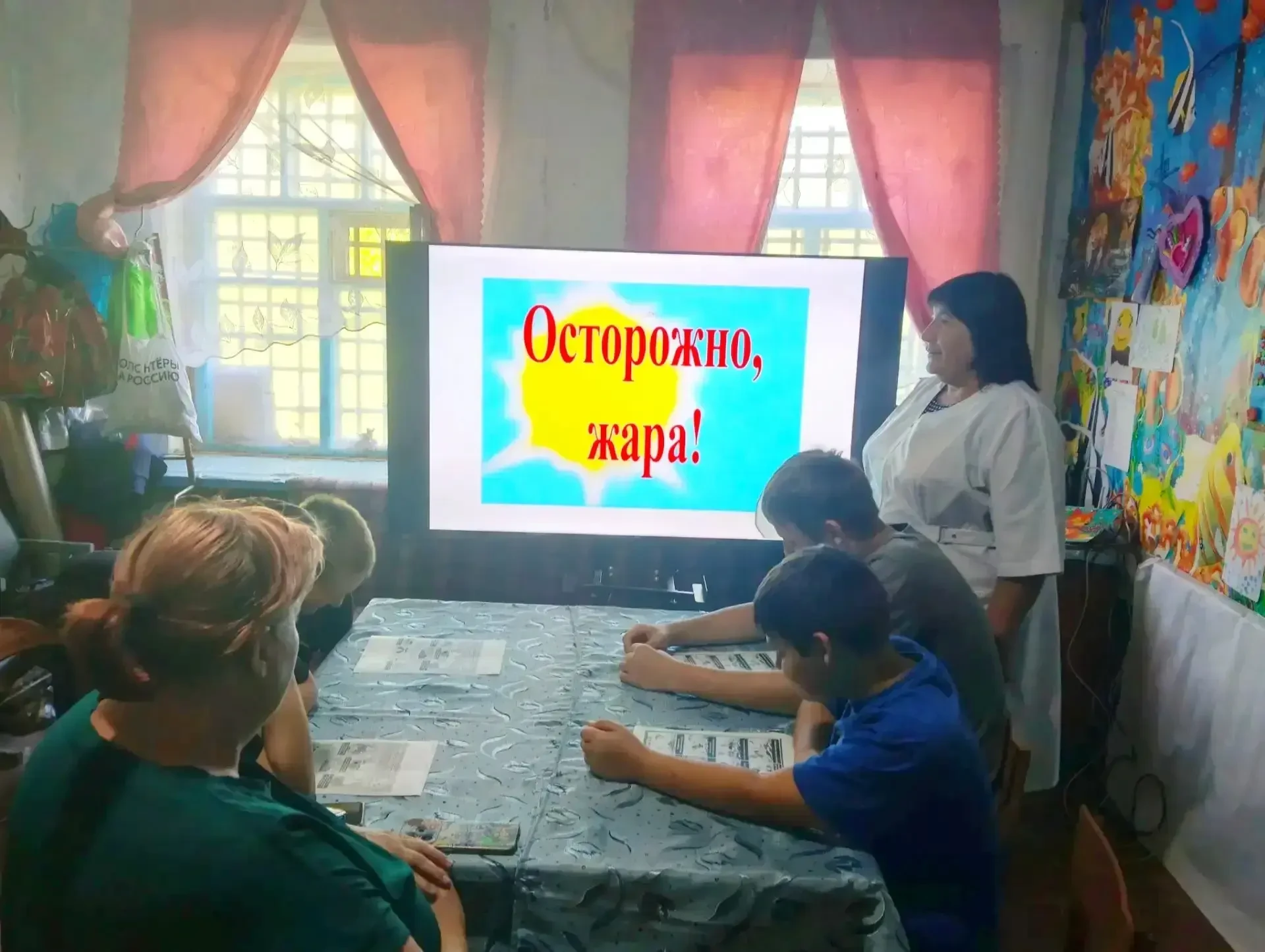 💬 Заведующая Первомайским ФП Тельмановской ЦРБ провела беседу с населением на тему : "Осторожно жар