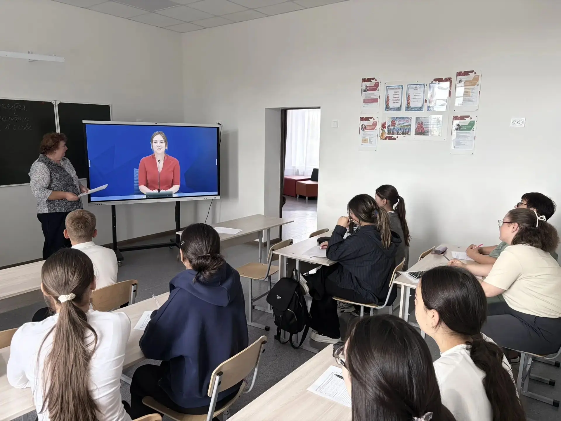 Сегодня в День языков народов Российской Федерации  в нашей школе прошел Всероссийский ...