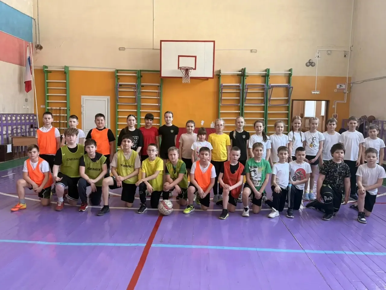 ⚽СПОРТИВНЫЕ КАНИКУЛЫ 🏆 ✨Сегодня в спортивном зале лицея состоялась нешуточная борьба с накалом эмоци
