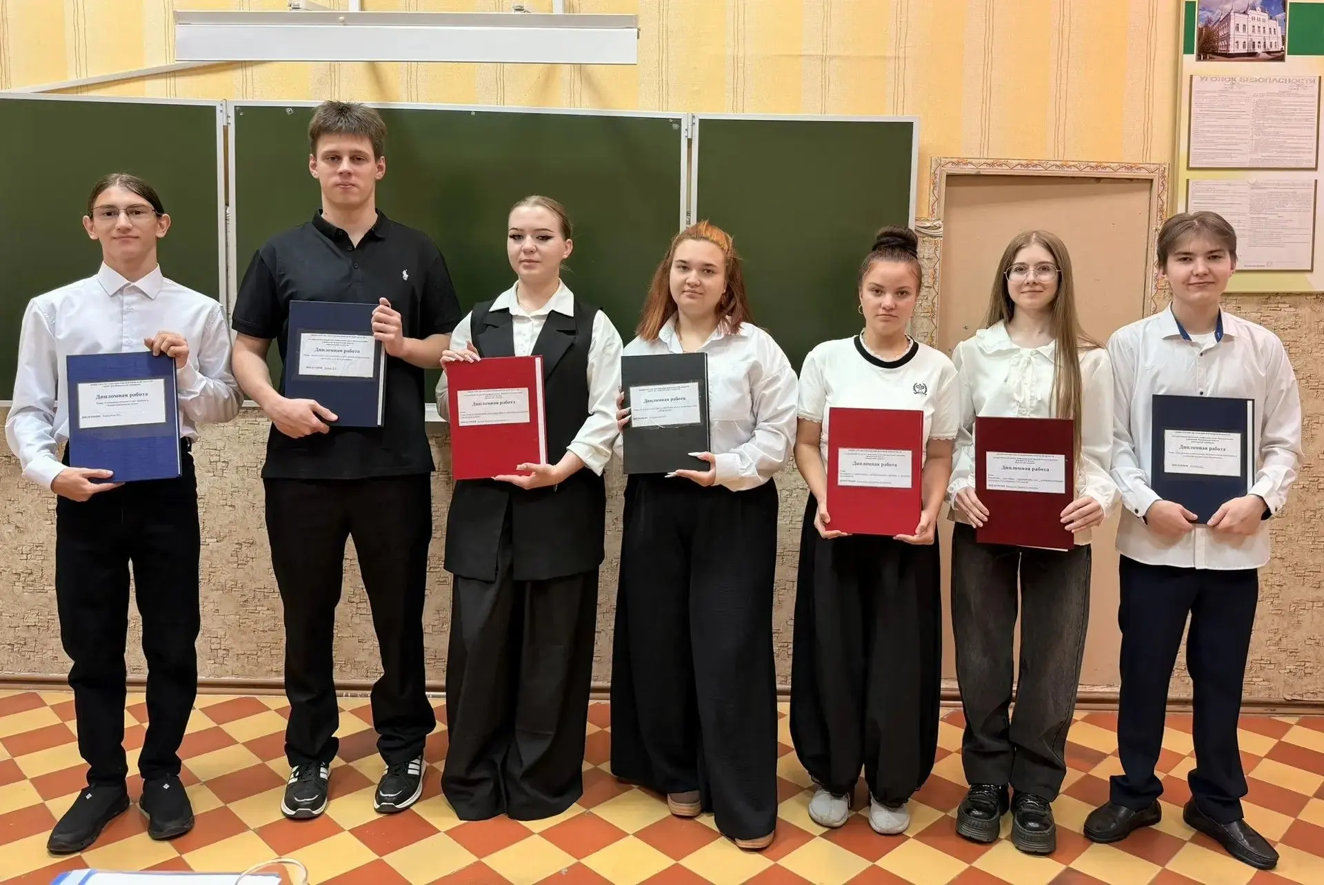 Защита дипломных работ продолжается
 
⚡️ 22 июня 2026 года в Павловском техникуме приступили к защит