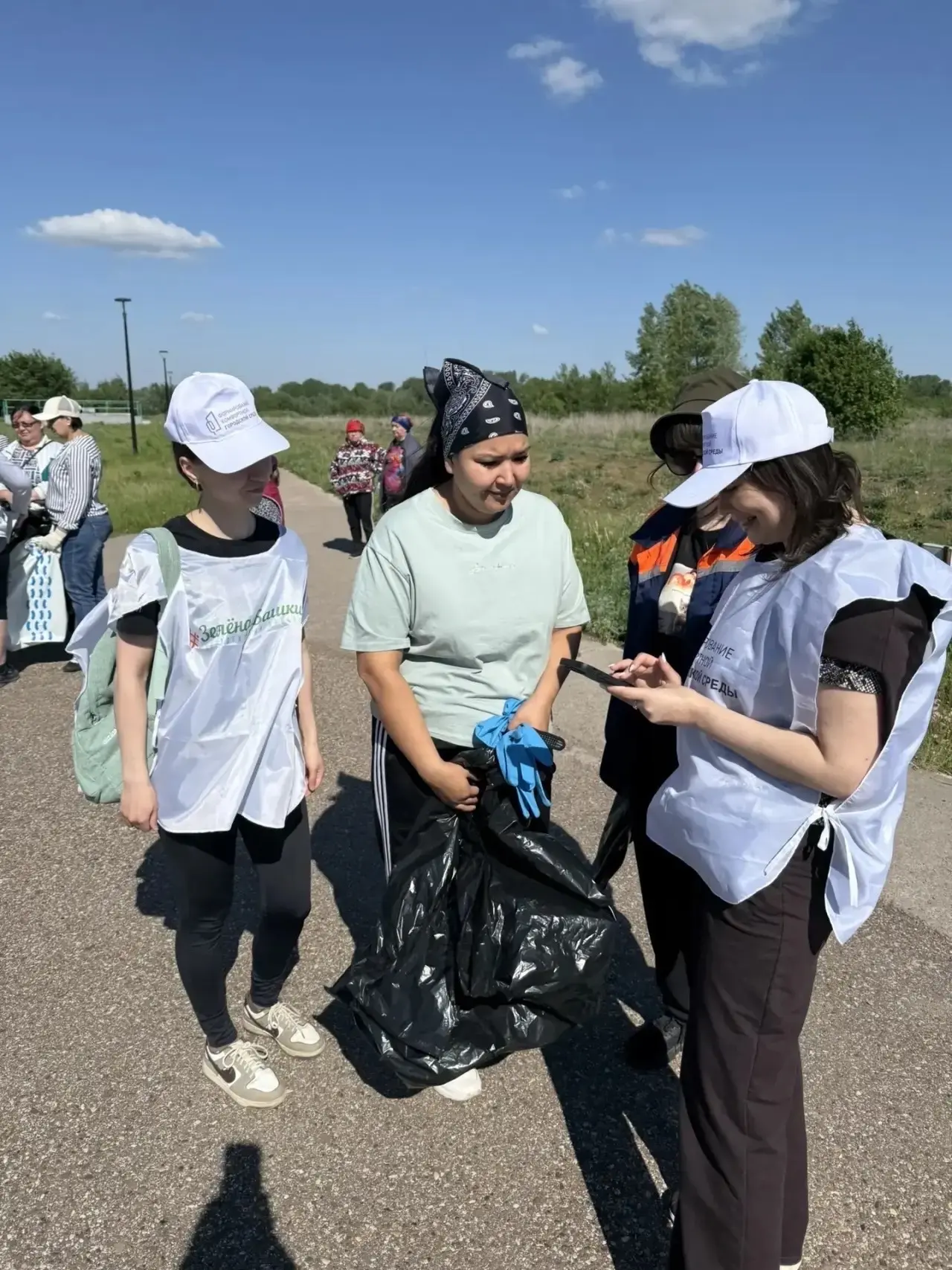 В Ишимбае на набережной Белой прошёл экологический субботник «Вода России» — чистота и голосование з