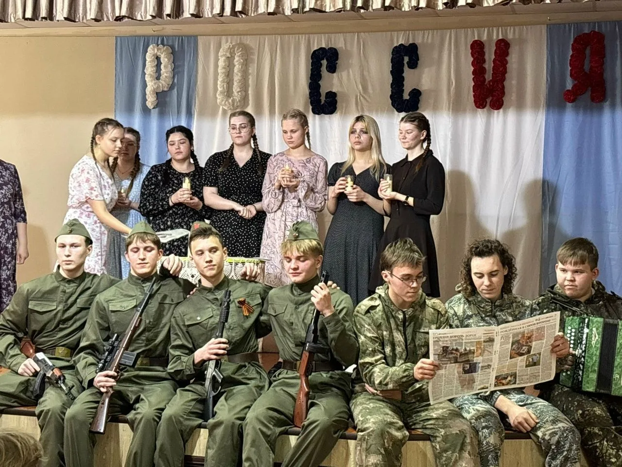 🎶 17 и 18 февраля в Еткульской школе прошли отборочные этапы фестиваля военно-патриотической инсцени