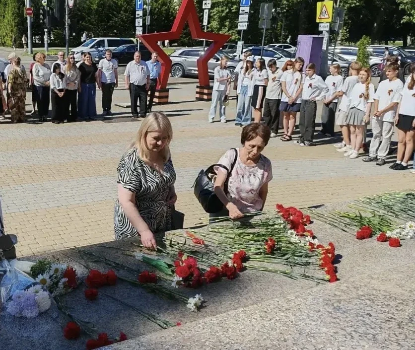 Ранним утром 22 июня, в годовщину со дня начала Великой Отечественной войны, на Площади Героев в Кра