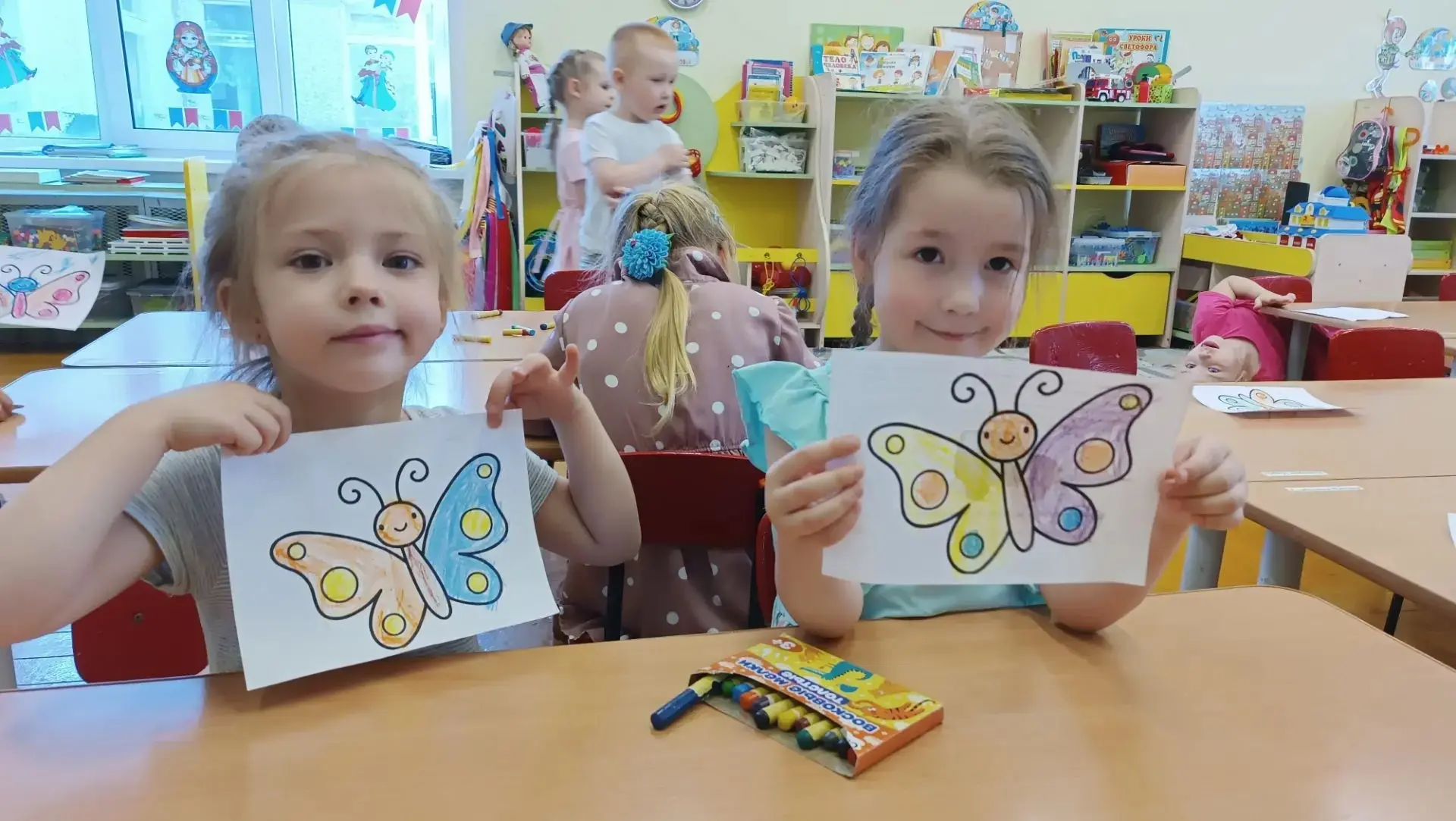 🦋19 июня - день бабочек.🦋

В этот день ребята средней группы №12 "Капелька" вместе с воспитателем 