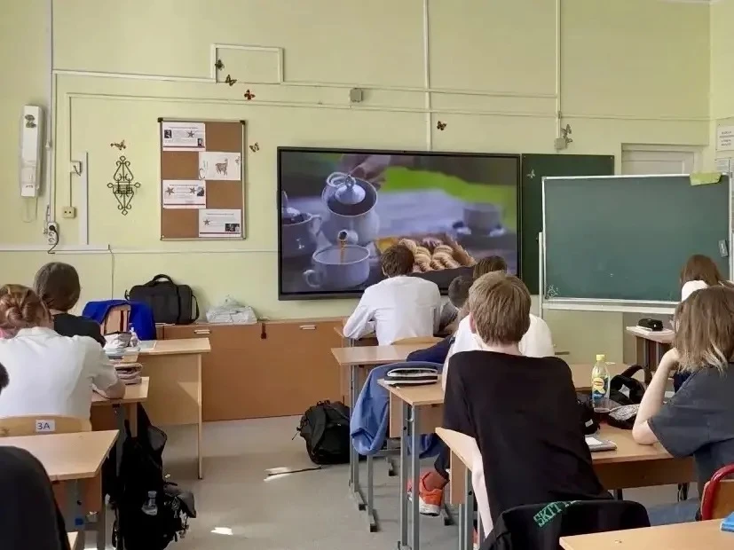 КИНОПОКАЗЫ   🎬 Друзья! В нашем Образовательном квартале продолжается проект «Кино в школе», и накану